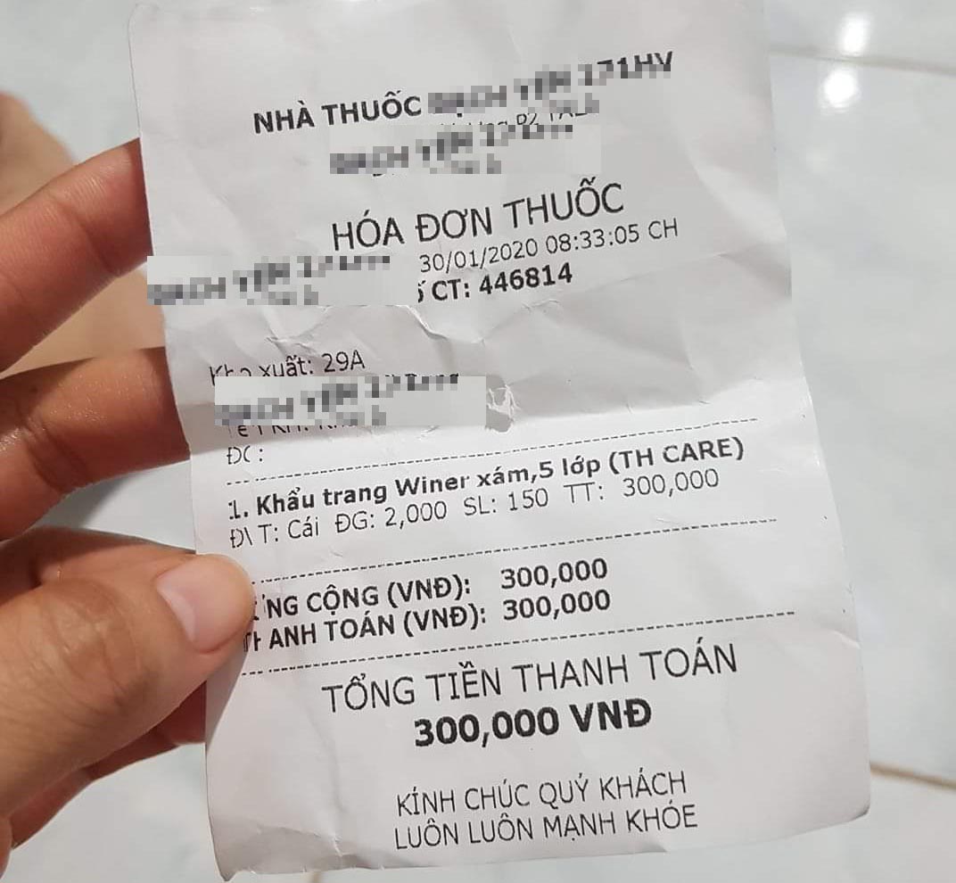 Giá khẩu trang tại một số nhà thuốc tăng đáng kể. Ảnh: Bạn đọc cung cấp