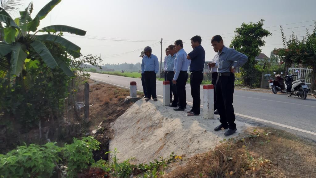 Đoàn kiểm tra khảo sát tình hình thủy lợi trên địa bàn xã Bình An, huyện Thủ Thừa