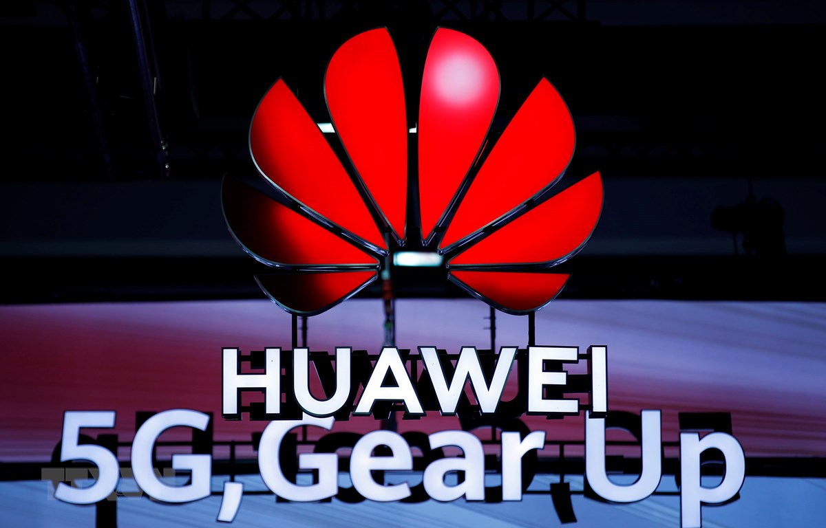 Huawei chính thức bị loại khỏi kế hoạch phát triển mạng 5G tại Anh. (Ảnh: AFP/TTXVN)