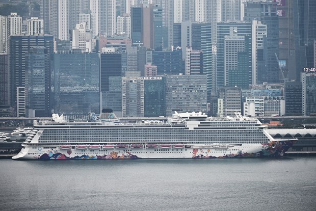 Tàu du lịch World Dream neo tại Kai Tak, Hong Kong, Trung Quốc, ngày 5/2/2020. (Nguồn: AFP/TTXVN)