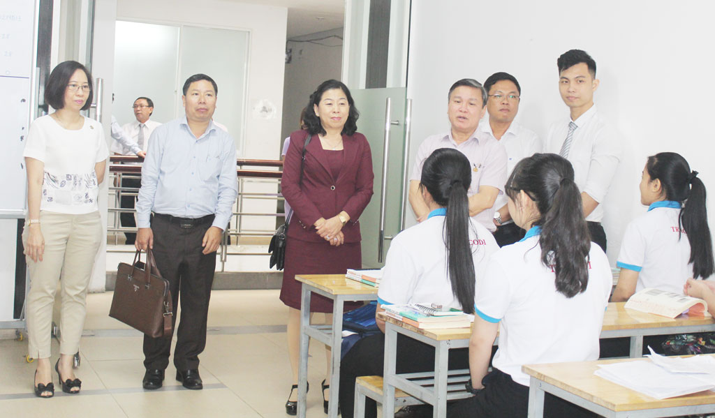Bài 3: “Khởi động” đề án Xuất khẩu lao động Ông Kazuma Saito (đại diện Trung tâm Hỗ trợ thực tập ngành hộ lý người nước ngoài Hyogo) đến Long An làm việc về công tác xuất khẩu lao động