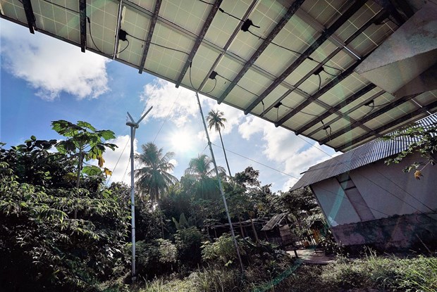 A house in East Kalimantan uses a combination of solar energy and a windmill to generate electricity (Photo: Jakarta Post)