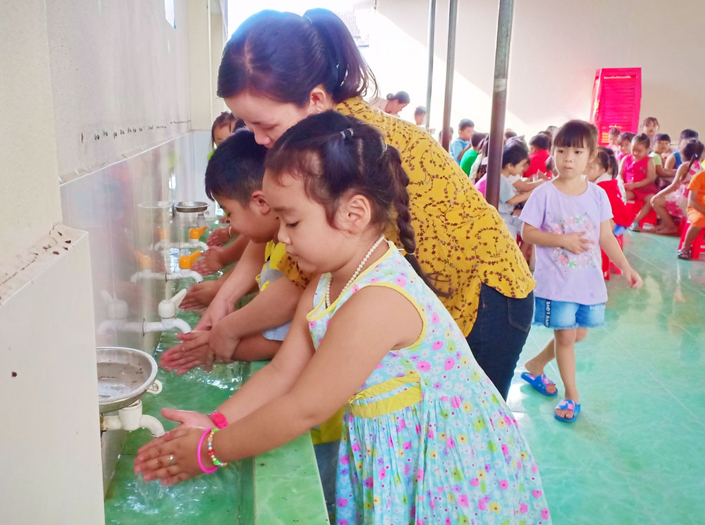 Cần hướng dẫn trẻ rửa tay đúng cách, tạo thói quen giữ đôi tay sạch cho trẻ