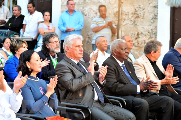 Chủ tịch Cuba Miguel Díaz-Canel, Chủ tịch Quốc hội Cuba Esteban Lazo và đồng chí Trương Thị Mai dự Lễ khai mạc Hội chợ Sách quốc tế La Habana lần thứ 29. (Ảnh: Lê Hà/TTXVN)