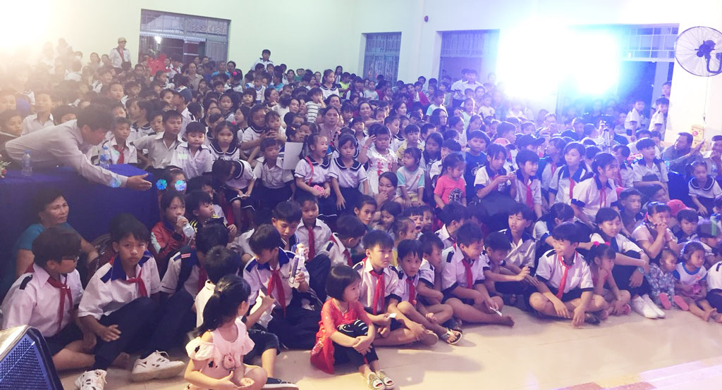 Rất đông học sinh đến dự Đêm hội Trăng rằm 2019 ở Thạnh Hưng
