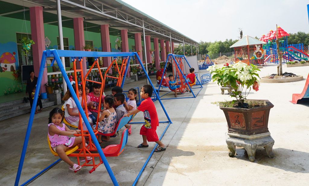 Vùng biên khởi sắc Các bé Trường Mẫu giáo Thuận Bình tung tăng giờ ra chơi