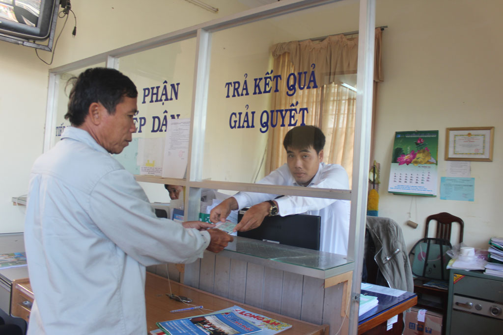 Người dân chủ động tham gia bảo hiểm xã hội tự nguyện tại huyện Thạnh Hóa