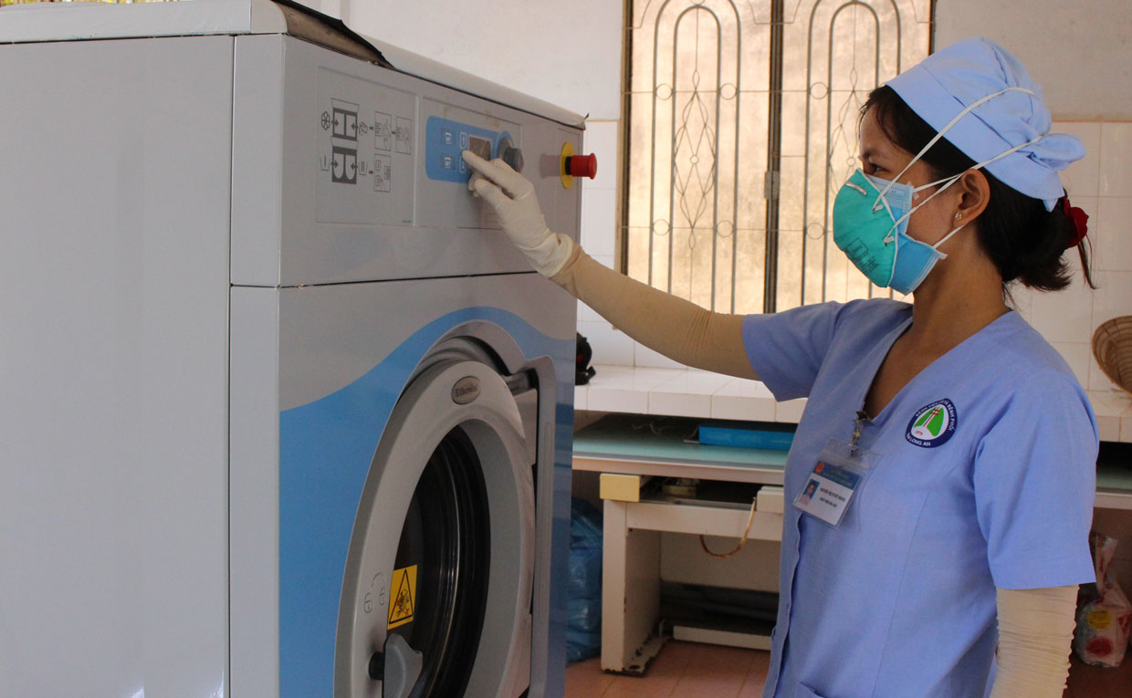 Quy trình quản lý đồ vải và giặt được thực hiện nghiêm ngặt nhằm bảo đảm diệt sạch vi khuẩn