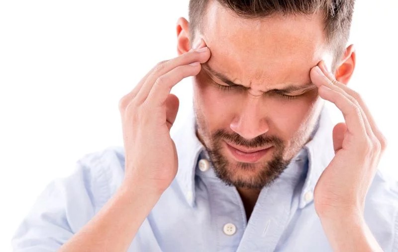 Đau đầu: Cơn đau đầu do cảm cúm thường nghiêm trọng hơn cơn đau đầu do cảm lạnh. Niêm mạc ở thành khoang mũi và xoang có thể bị viêm, dẫn đến triệu chứng này.