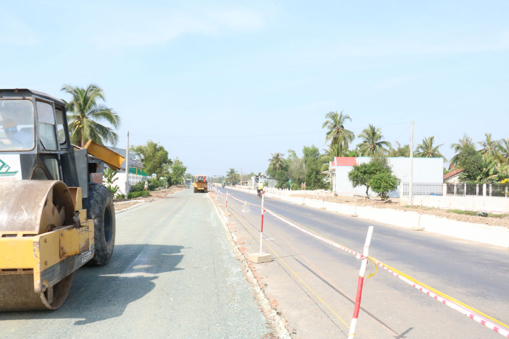 “Vượt nắng” trên những công trường...