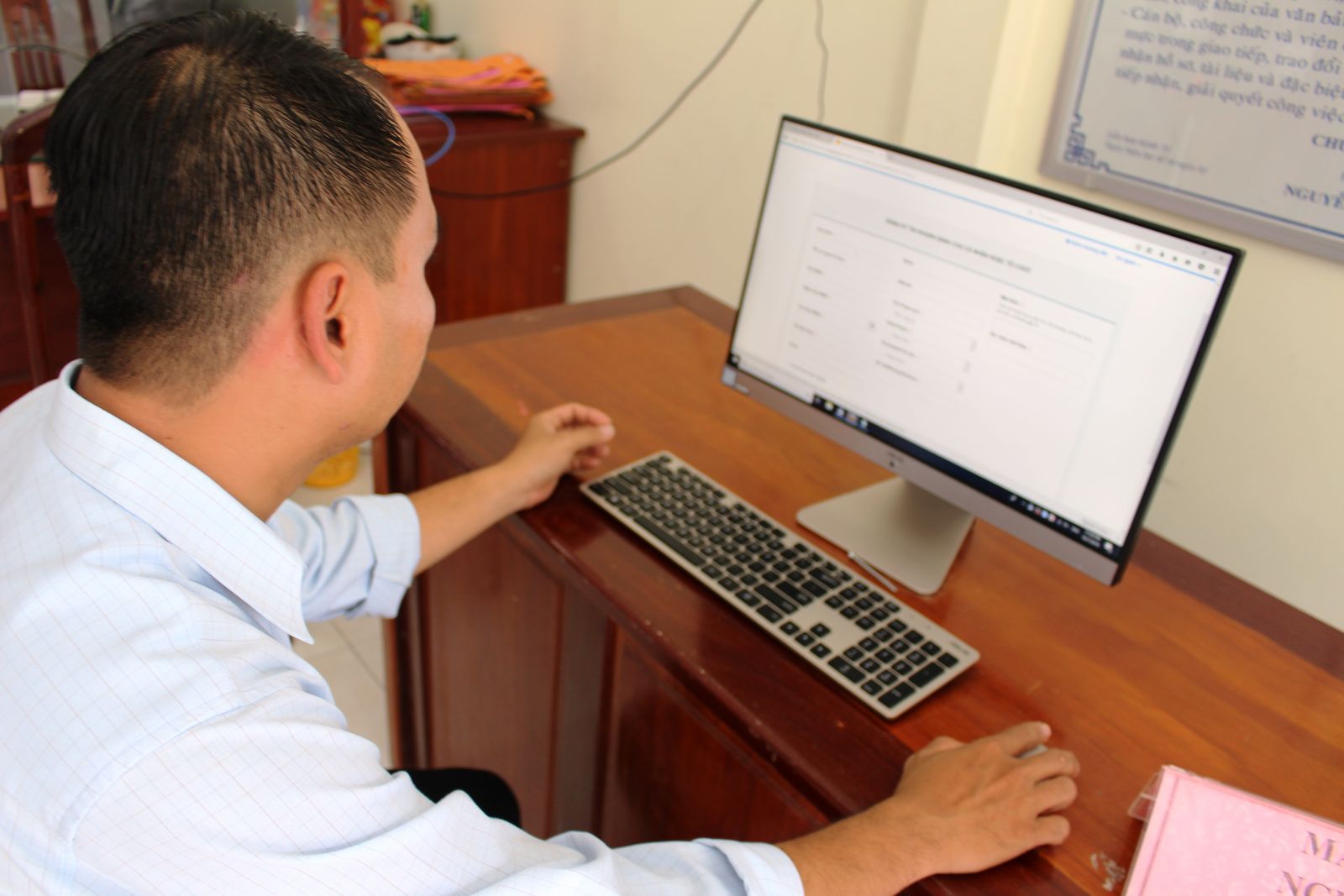 Long An: 84 percent of documents signed digitally Long An has over 97 percent of cadres, civil servants and officials at all levels equipped with computers to serve their work