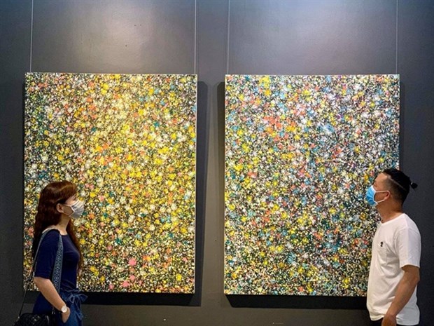 Oil paintings at a showcase featuring 44 works in different materials by Korean and Vietnamese artists at the HCM City Fine Arts Association (Photo courtesy of the organizer)