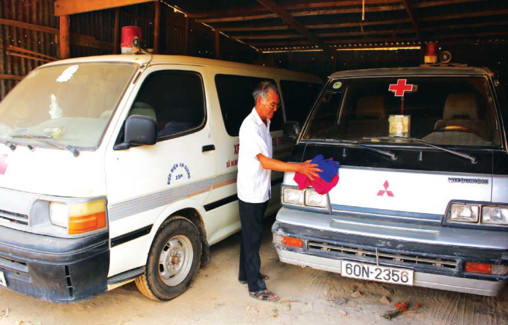 Đội xe từ thiện chuyển viện xã Hưng Điền hiện có 2 chiếc, hàng năm có khoảng 200 bệnh nhân nghèo được hỗ trợ chuyển viện lên tuyến trên