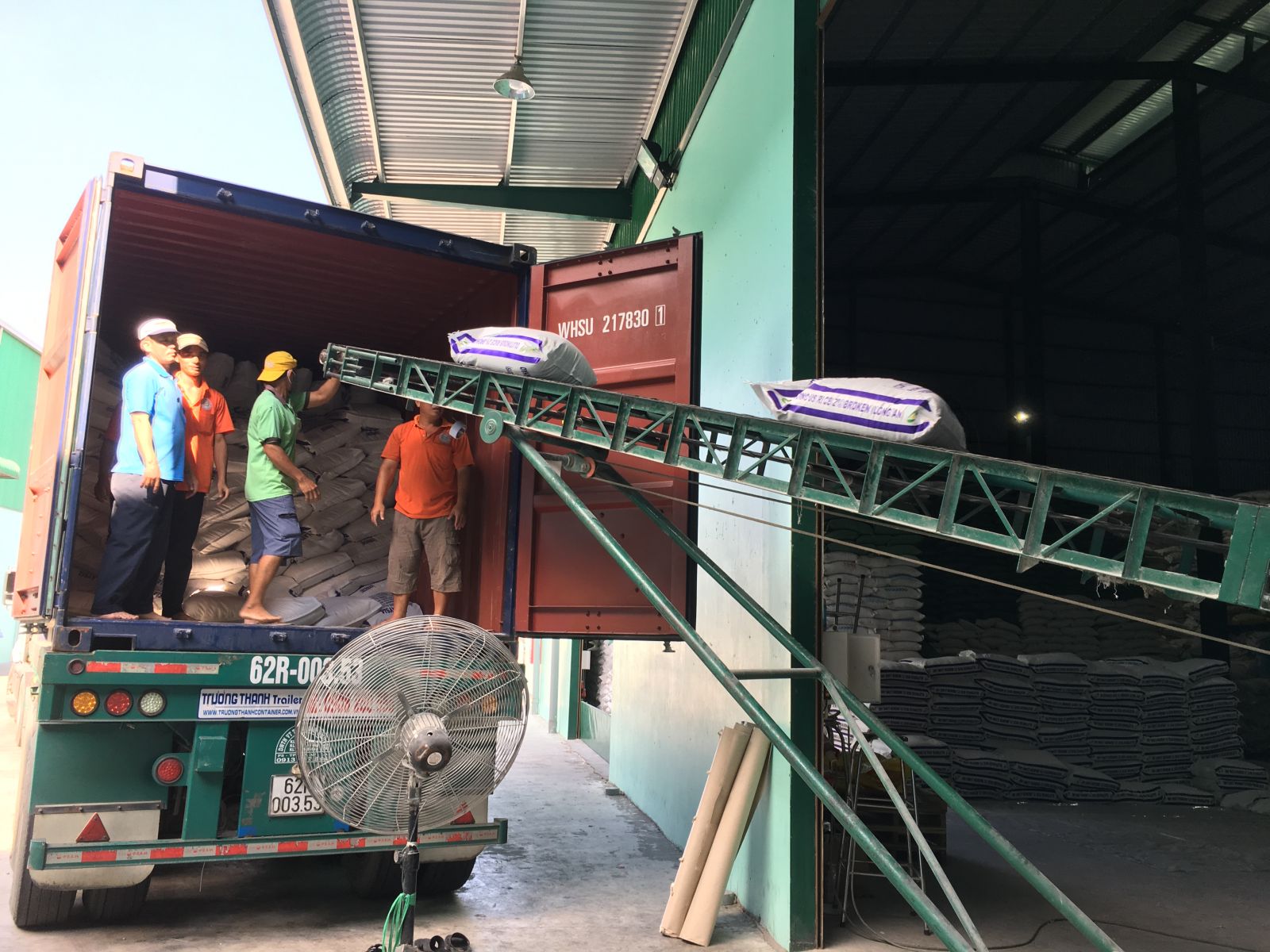 Long An Department of Industry and Trade proposed to reduce lending interest rates for businesses to overcome difficulties due to Covid-19