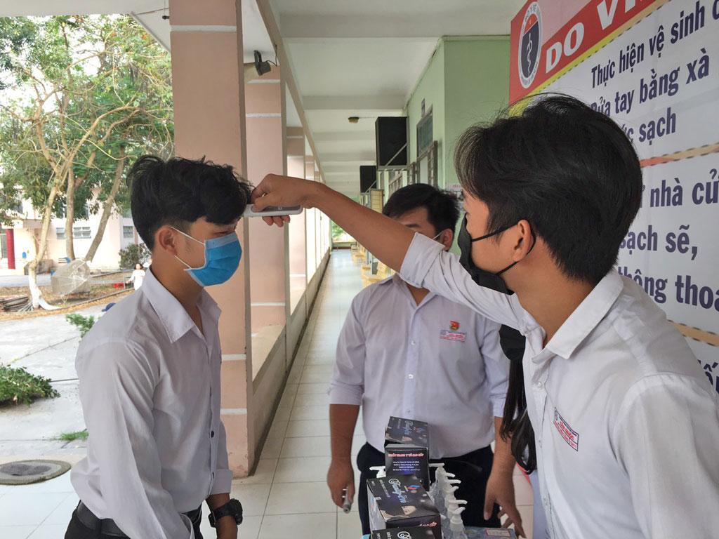 Long An có 1.465 học sinh, sinh viên vắng trong ngày đầu trở lại trường