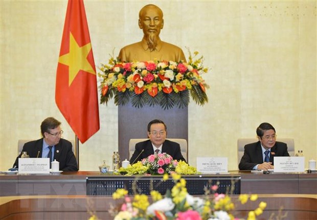 Tăng cường hợp tác kinh tế giữa Việt Nam và Hoa Kỳ Phó Chủ tịch Quốc hội Phùng Quốc Hiển phát biểu tại buổi tiếp. (Ảnh: Dương Giang/TTXVN)