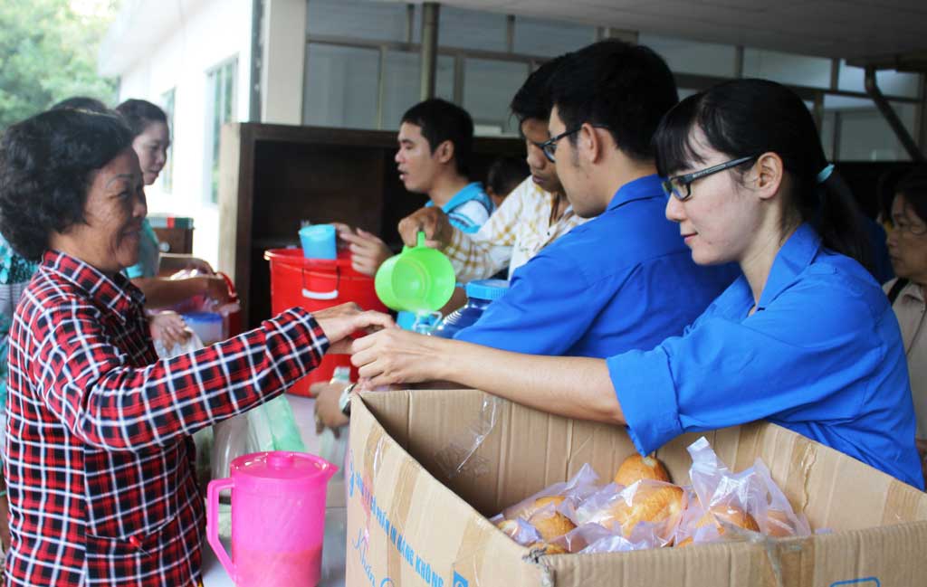 Cùng với công tác an sinh xã hội, tuổi trẻ Đoàn khối Cơ quan và Doanh nghiệp tỉnh tổ chức nhiều hoạt động chào mừng Đại hội Đảng bộ khối nhiệm kỳ 2020-2025