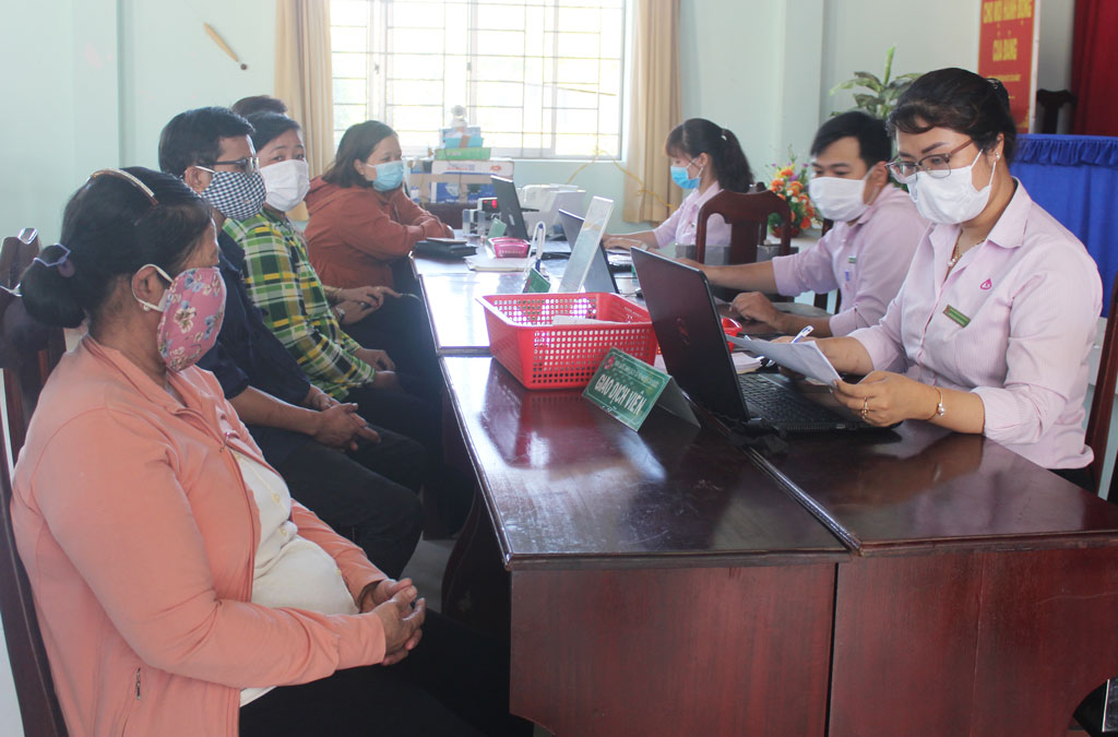 Đến nay, ngân sách huyện Cần Đước ủy thác sang Phòng Giao dịch Ngân hàng Chính sách Xã hội huyện gần 10 tỉ đồng