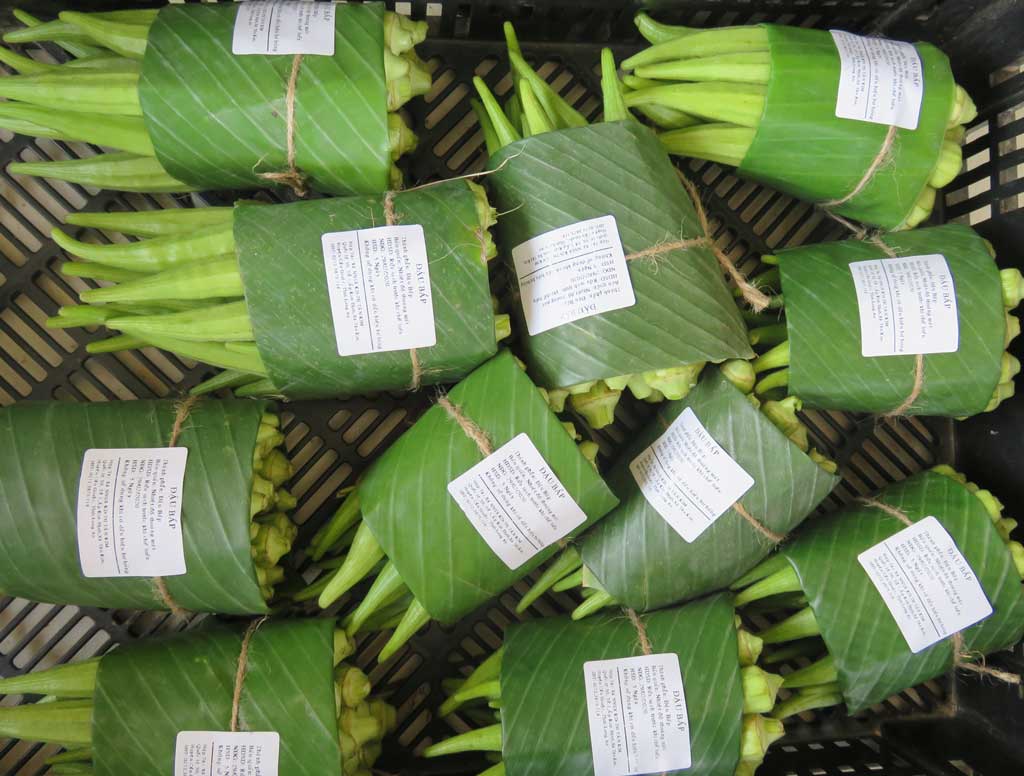 “Mặc” lá chuối cho rau, quả