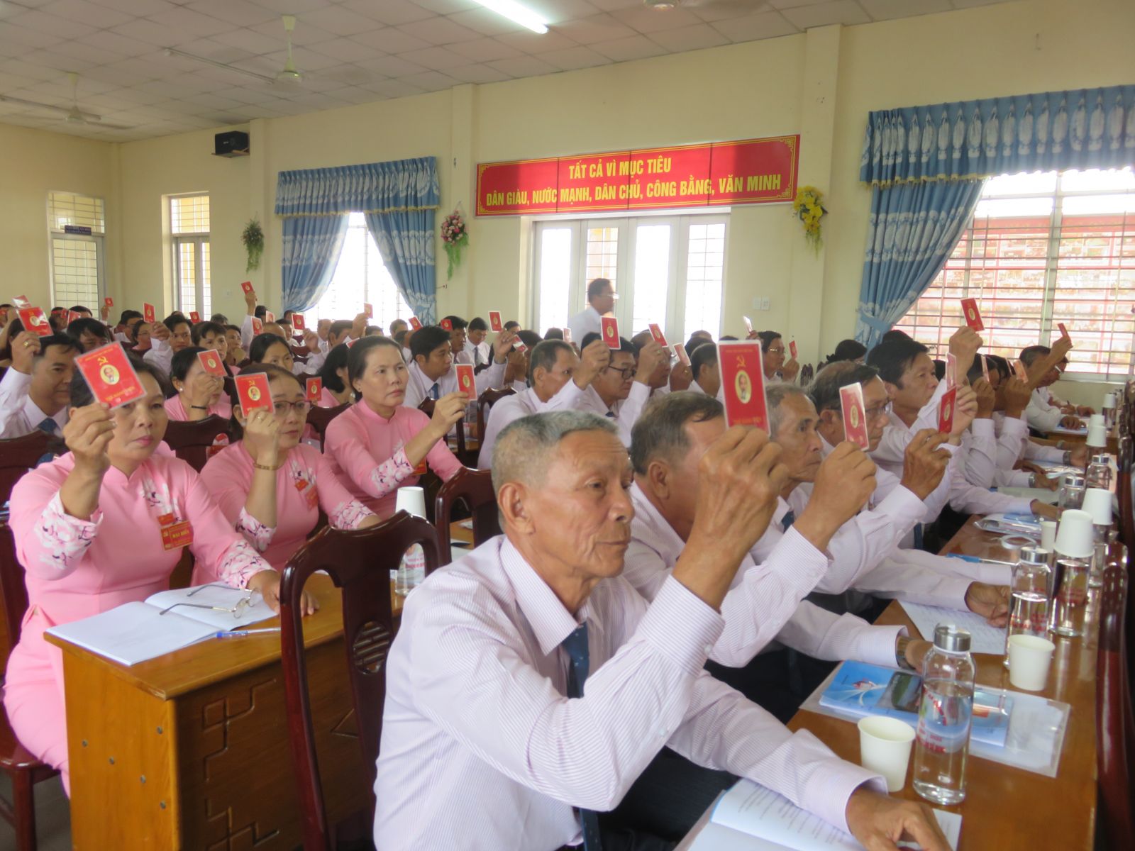 The delegates vote to unify many criteria in the Resolution of the Congress