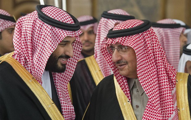 Mohammed bin Nayef (phải) - người từng là Thái tử và Thái tử Mohammed bin Salman (trái). (Nguồn: AFP)