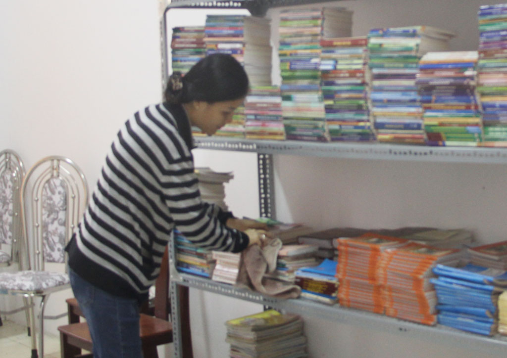 Thư viện xã Long Định có ít người lui tới