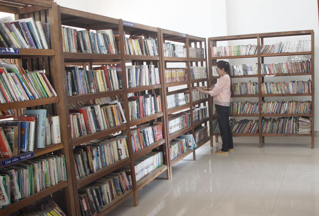Với cả trăm ngàn đầu sách trên kệ nhưng bạn đọc lại vắng thưa, hệ thống thư viện trong tỉnh phải tự mình nỗ lực đưa sách đến cho người đọc bằng nhiều cách