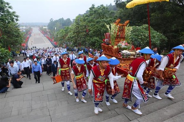 Giỗ tổ Hùng Vương - Lễ hội Đền Hùng 2019: Đoàn rước bắt đầu khởi hành từ sân Trung tâm lễ hội để lên Đền Thượng. (Ảnh: Thành Đạt/TTXVN)