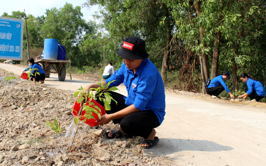 Công trình Đường hoa Thanh niên chào mừng Đại hội Đảng các cấp (nhiệm kỳ 2020-2025) của Đoàn xã Thạnh Trị