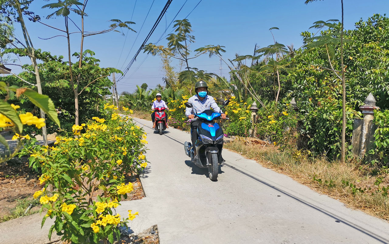 Đường nông thôn Phước Lại ngày càng khang trang, sạch đẹp với sự góp sức của nhân dân