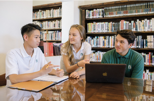 COVID-19: Du học sinh Việt Nam ở Mỹ trước câu hỏi nên về hay ở lại? Học sinh tại trường Tư thục Fairmonts (Anaheim, California, Mỹ)