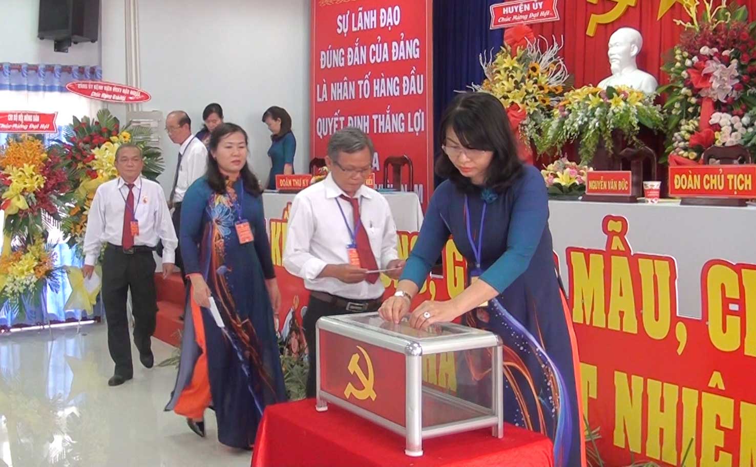 Đảng bộ Khối vận Đức Hòa tổ chức thành công Đại hội điểm Khối cơ quan