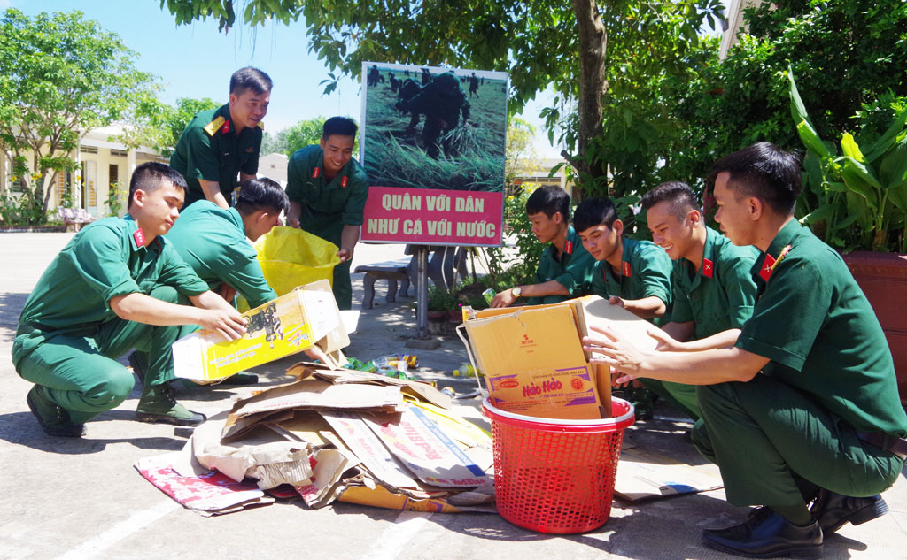 Một trong những mô hình kế hoạch nhỏ góp quỹ đỡ đầu học sinh nghèo của chi đoàn đơn vị huyện Vĩnh Hưng