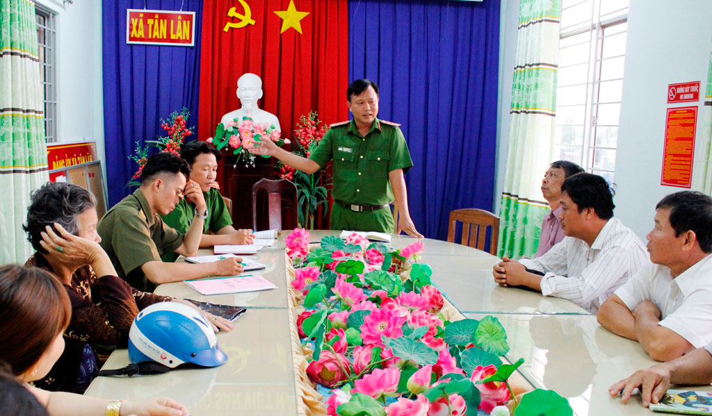 Tân Lân: Bảo đảm an ninh khu vực nhà trọ Công an xã Tân Lân thường xuyên tổ chức các buổi sinh hoạt Câu lạc bộ nhà trọ