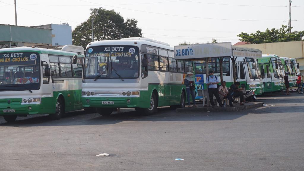 Các phương tiện vận tải hành khách công cộng tại bến xe Long An