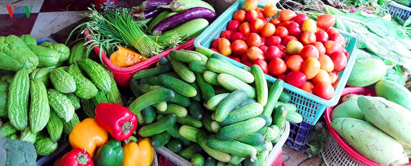 Bổ sung rau xanh, quả tươi cung cấp vitamin, khoáng chất là điều cần thiết cho cơ thể, để phòng ngừa dịch bệnh.
