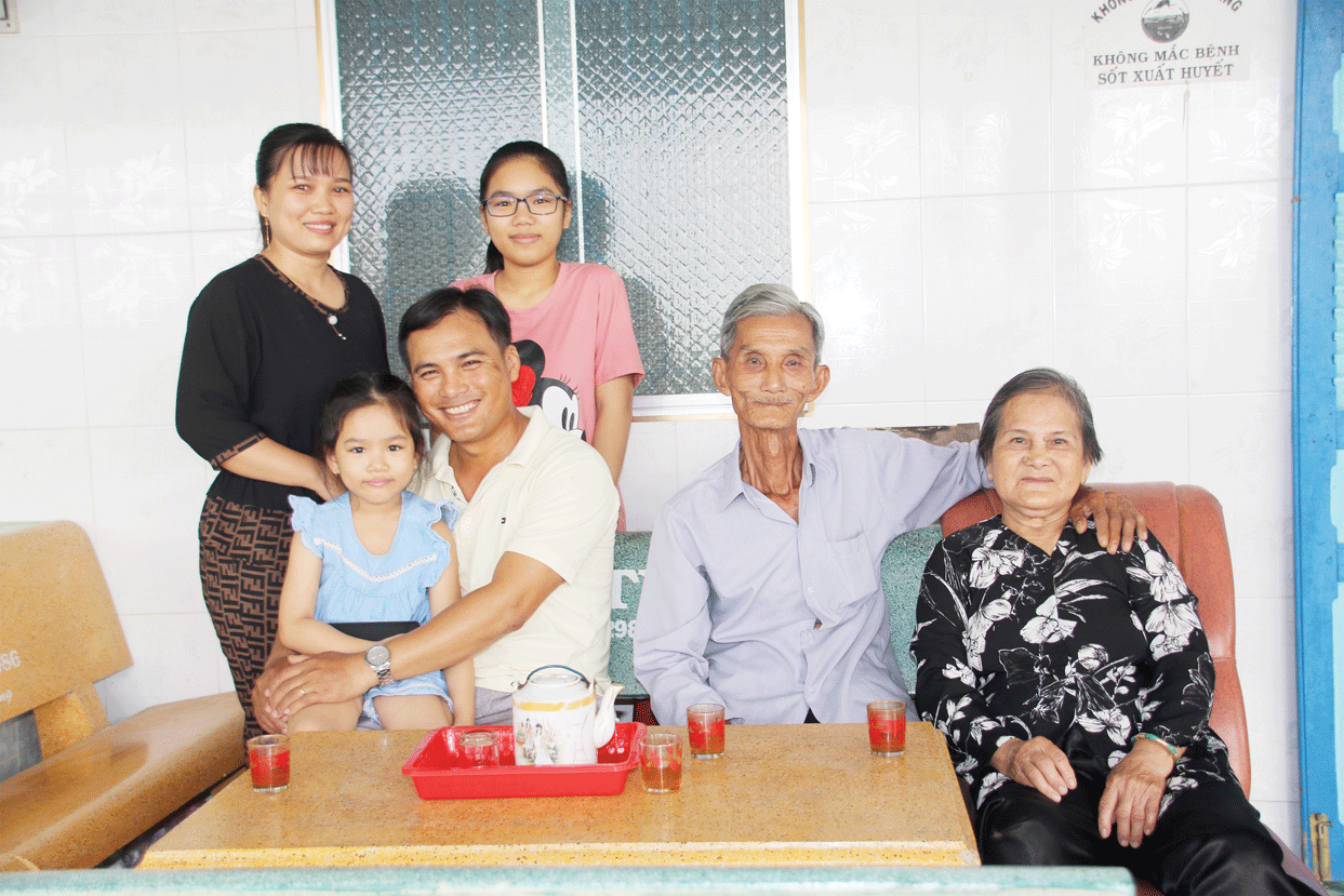 Gia đình đầy ắp tiếng cười của ông Trần Văn Nuôi