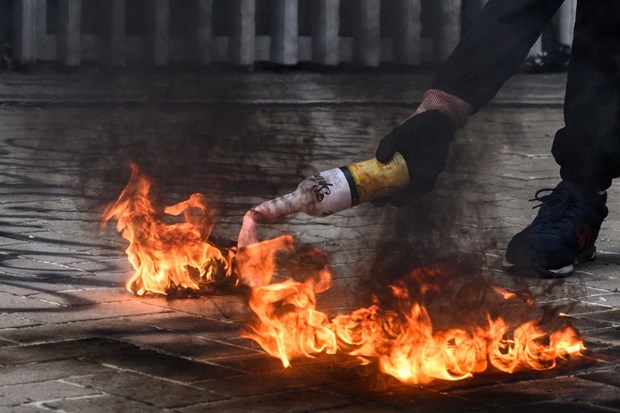 Bom xăng được người biểu tình ở Hong Kong sử dụng để tấn công cảnh sát. (Nguồn: AFP)