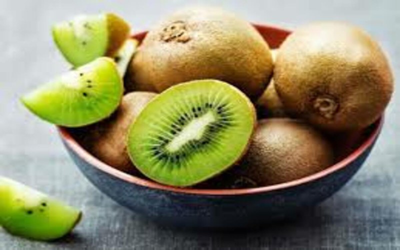 Kiwi chứa nhiều vitamin C - chất chống oxy hóa có tác dụng bảo vệ chống ung thư và vô cùng tốt cho da và mắt.