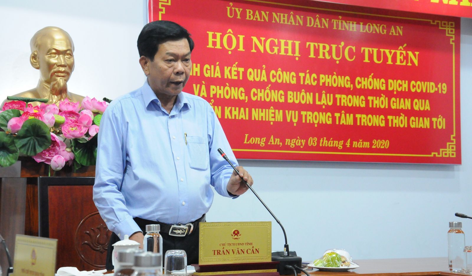 Long An determines not to let Covid-19 disease occur Deputy Secretary of the Provincial Party Committee, Chairman of Long An People's Committee - Tran Van Can deliveres a speech at the conference
