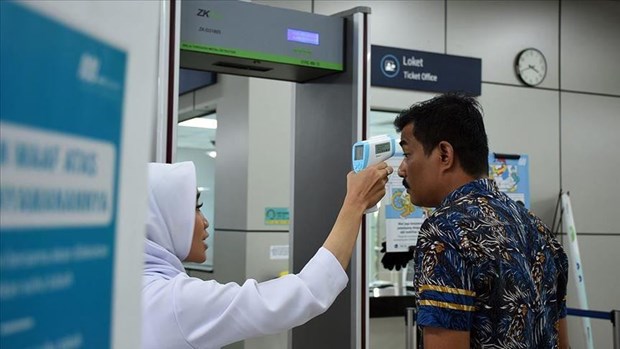 Indonesia, Philippines, Malaysia report surges in COVID-19 cases, deaths Checking body temperature in Indonesia (Photo:https://www.aa.com.tr/)