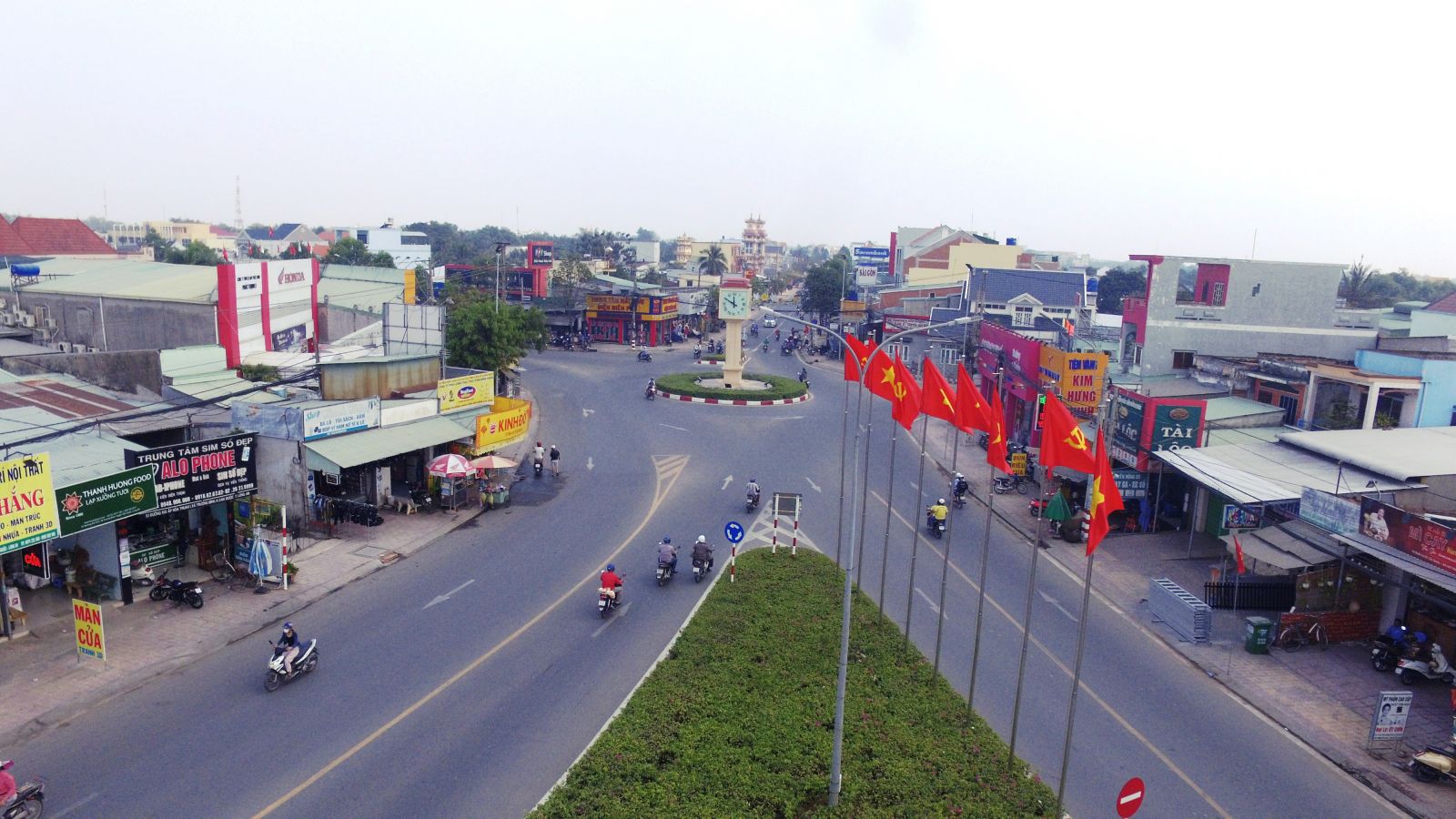 Huyện Cần Giuộc gắn phong trào thi đua với các nhiệm vụ phát triển KT-XH (Trong ảnh: Thị trấn Cần Giuộc khởi sắc từ chương trình phát triển đô thị)