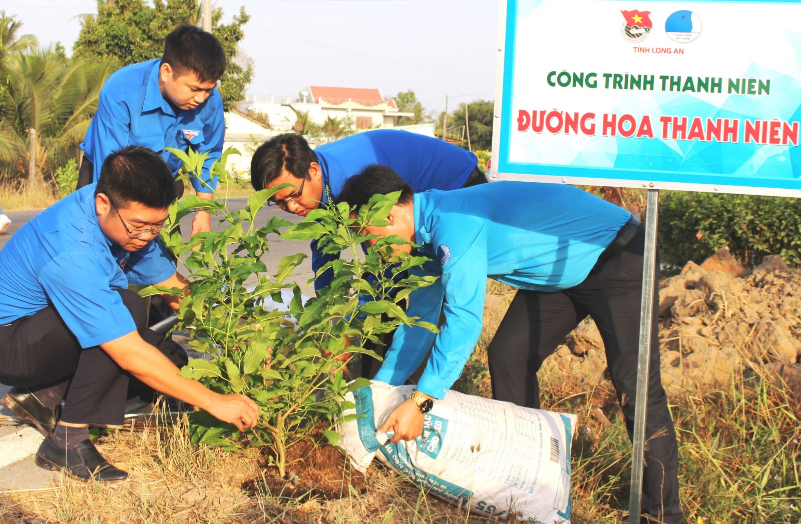 Ban Thường vụ Tỉnh đoàn ra quân thực hiện Tuyến đường hoa thanh niên thiết thực chào mừng đại hội Đảng các cấp, tiến tới Đại hội đại biểu Đảng bộ tỉnh lần thứ XI, nhiệm kỳ 2020-2025