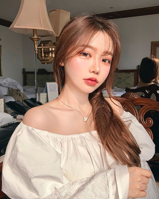 Coi nhẹ dầu dưỡng tóc