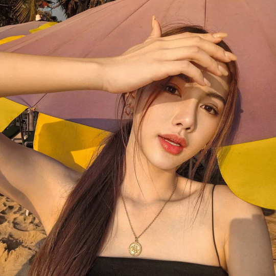 "Phơi" tóc vô tư dưới ánh nắng mặt trời