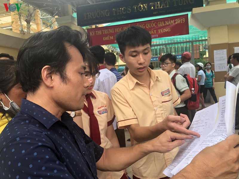 Phương án thi Trung học phổ thông mới: Giảm hay tăng tải?