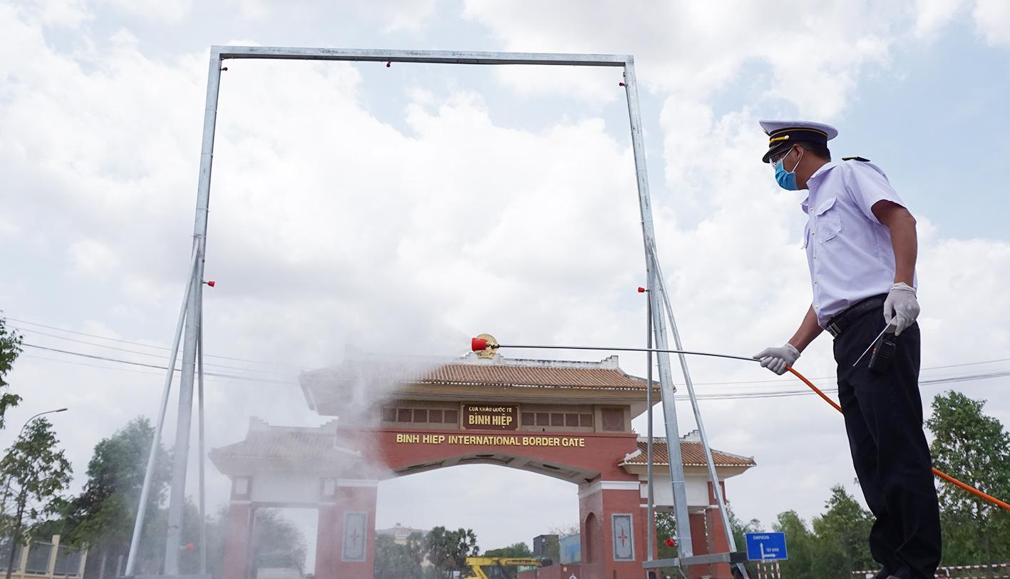 Công tác vệ sinh và phun thuốc khử trùng được các đơn vị chú trọng phối hợp thực hiện