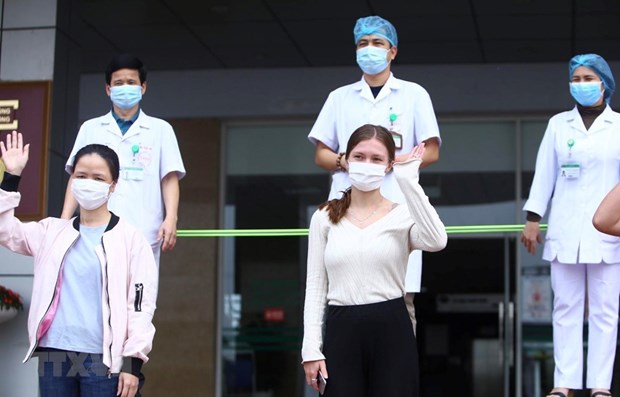 No new COVID-19 infections in community for 11 consecutive days Recovered COVID-19 patients on April 25 (Photo: VNA)
