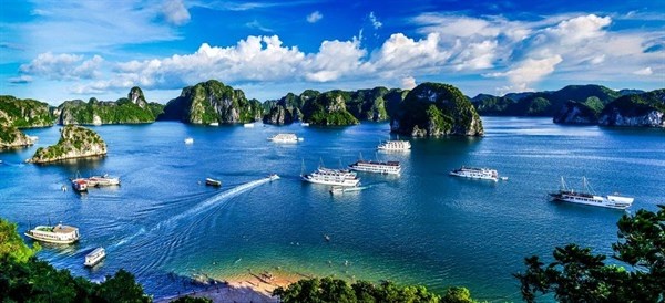 Ministry prepares plans on recovery of tourism market A view of Ha Long Bay, a famous tourism site in Vietnam. The country's tourism industry is estimated to have losses of 7.7 billion USD due to the pandemic. ( Photo baovanhoa.vn)