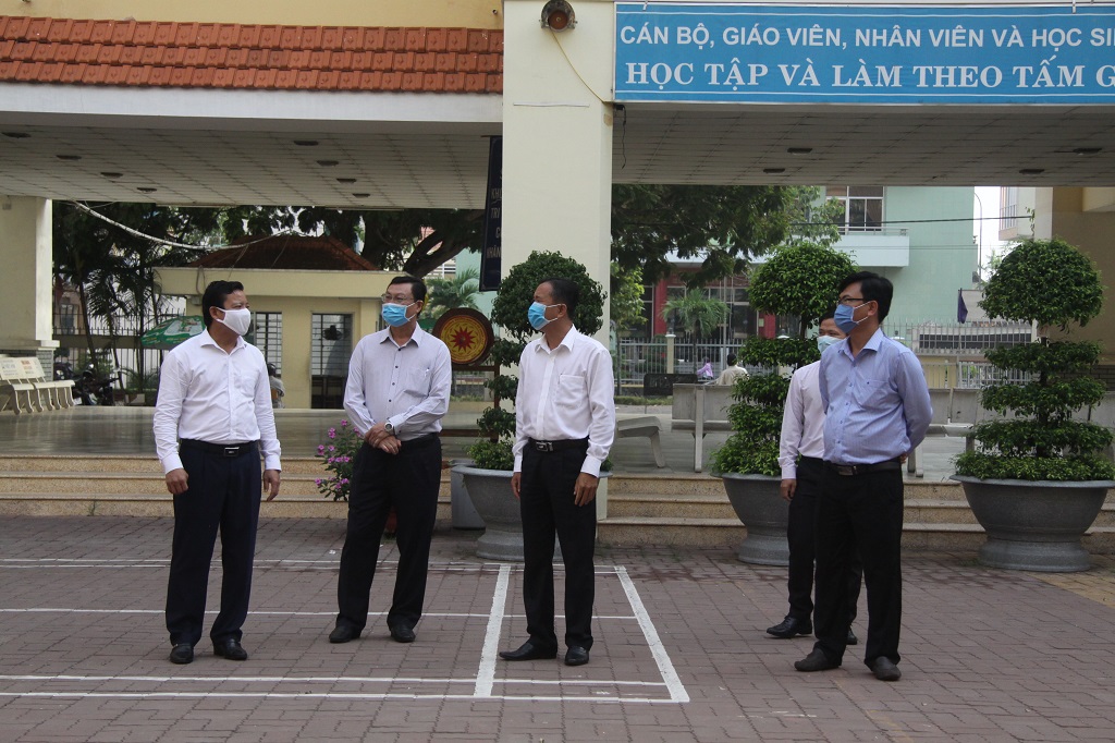 Long An: Hơn 32.800 học sinh lớp 9 và 12 đi học trở lại